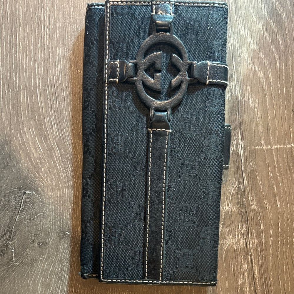 Black Gucci Monogram Wallet with Logo Accent (authentic- used)